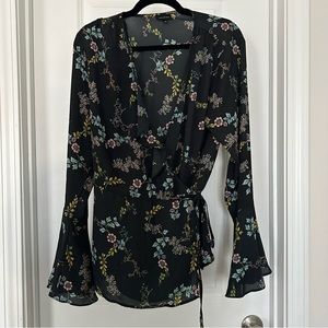 Long sleeve women’s top with bell sleeves wrap around